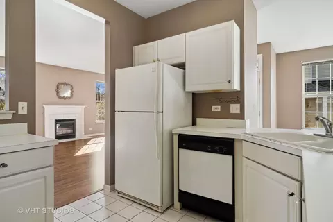 607 Howard Ave, East Dundee, IL 60118 photo 6