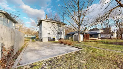 Exterior - 713 N School St, Normal, IL 61761 photo 7 of 10