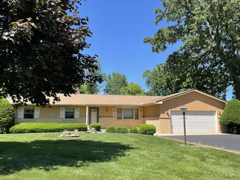 5016 Valerie Dr, Crystal Lake, IL 60014