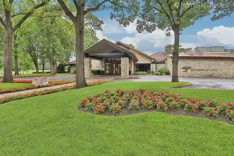 Exterior - 824 Killarney Dr, Dyer, IN 46311 photo 5 of 7