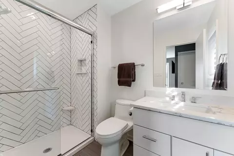 Bath - 824 Killarney Dr, Dyer, IN 46311 photo 3 of 4