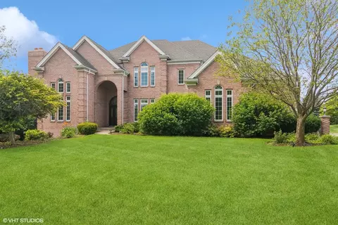 25220 N Abbey Glenn Dr, Hawthorn Woods, IL 60047