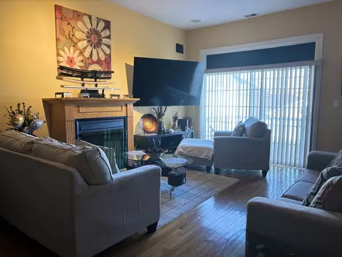 Living - 3909 Shakespeare Ave, Lyons, IL 60534 photo 2 of 5