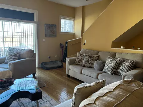 Living - 3909 Shakespeare Ave, Lyons, IL 60534 photo 3 of 5