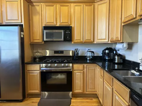 Kitchen - 3909 Shakespeare Ave, Lyons, IL 60534 photo 2 of 7