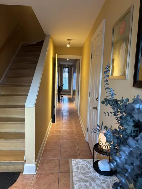 Entry Way - 3909 Shakespeare Ave, Lyons, IL 60534 photo 3 of 8