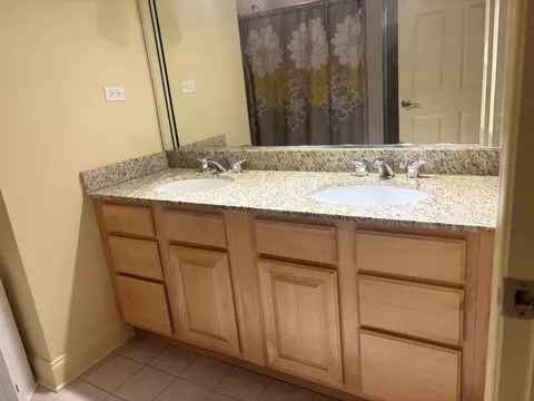 Bath - 3909 Shakespeare Ave, Lyons, IL 60534 photo 5 of 11