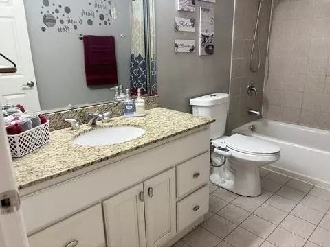 Bath - 3909 Shakespeare Ave, Lyons, IL 60534 photo 2 of 11