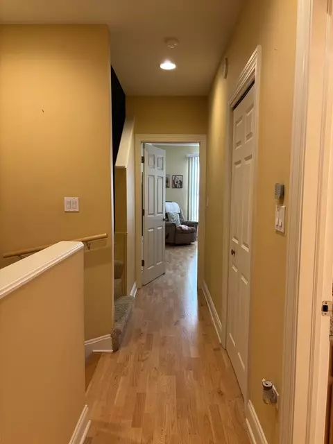 Entry Way - 3909 Shakespeare Ave, Lyons, IL 60534 photo 7 of 8