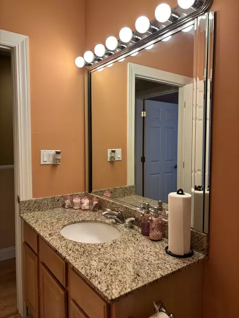 Bath - 3909 Shakespeare Ave, Lyons, IL 60534 photo 11 of 11