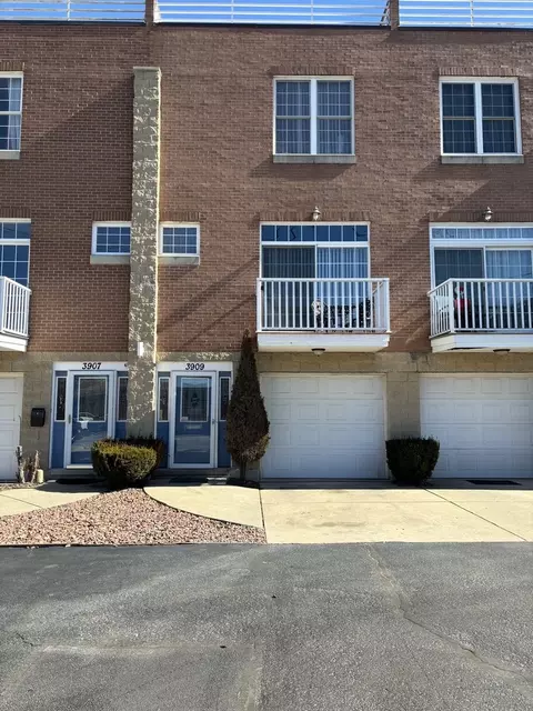 3909 Shakespeare Ave, Lyons, IL 60534