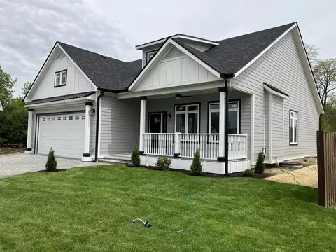 4040 Faith Ln, Saint Charles, IL 60174
