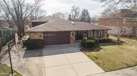 8541 Golfview Dr, Orland Park, IL 60462