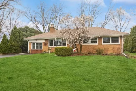 16 W360 94th Pl, Burr Ridge, IL 60527