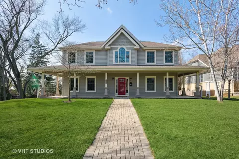 1044 Golf Ln, Wheaton, IL 60189