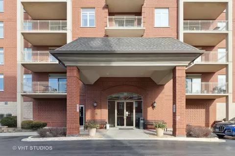 8440 Callie Ave #510, Morton Grove, IL 60053