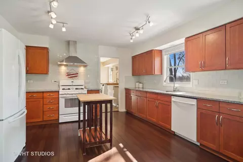 Kitchen - 1355 Picardy Ln, Hoffman Estates, IL 60192 photo 1 of 3