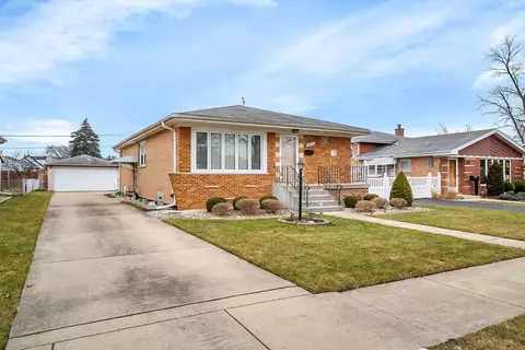 6133 W 82nd St, Burbank, IL 60459