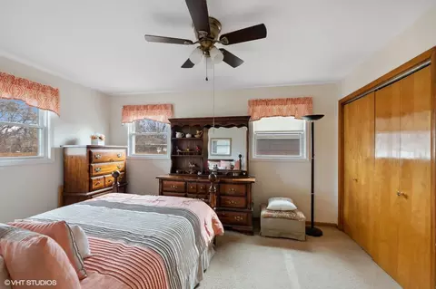 Bedroom - 2406 Sigwalt St, Rolling Meadows, IL 60008 photo 5 of 6