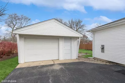 Exterior - 2406 Sigwalt St, Rolling Meadows, IL 60008 photo 3 of 3