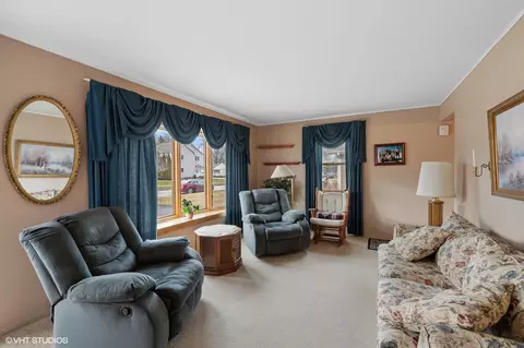 Bedroom - 2406 Sigwalt St, Rolling Meadows, IL 60008 photo 1 of 6