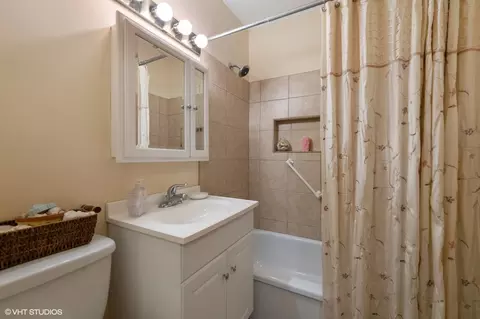 Bath - 2406 Sigwalt St, Rolling Meadows, IL 60008 photo 1 of 2