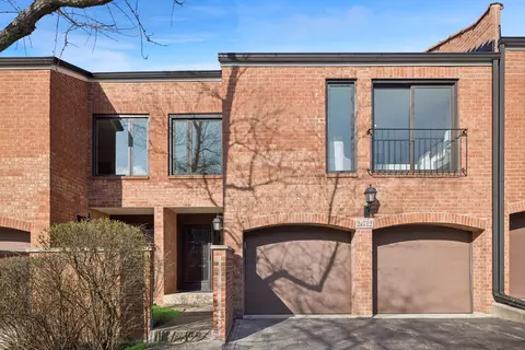 2 S712 Williamsburg Ct, Oak Brook, IL 60523
