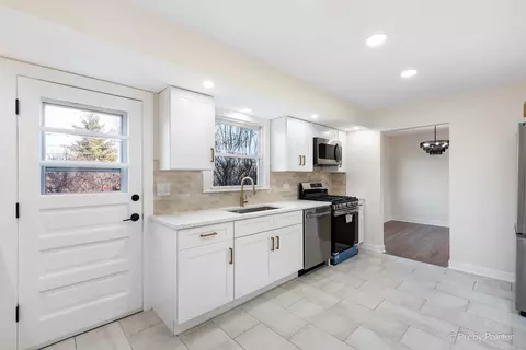 Kitchen - 443 S Oak Glen Dr, Bartlett, IL 60103 photo 3 of 4
