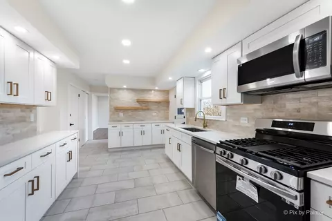 Kitchen - 443 S Oak Glen Dr, Bartlett, IL 60103 photo 1 of 4