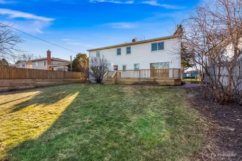 Exterior - 443 S Oak Glen Dr, Bartlett, IL 60103 photo 5 of 7