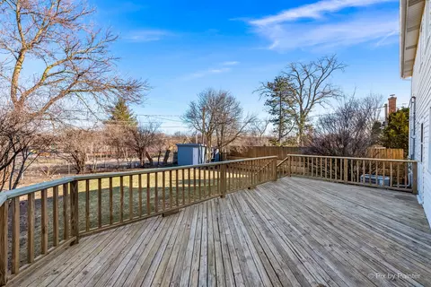 Exterior - 443 S Oak Glen Dr, Bartlett, IL 60103 photo 2 of 7