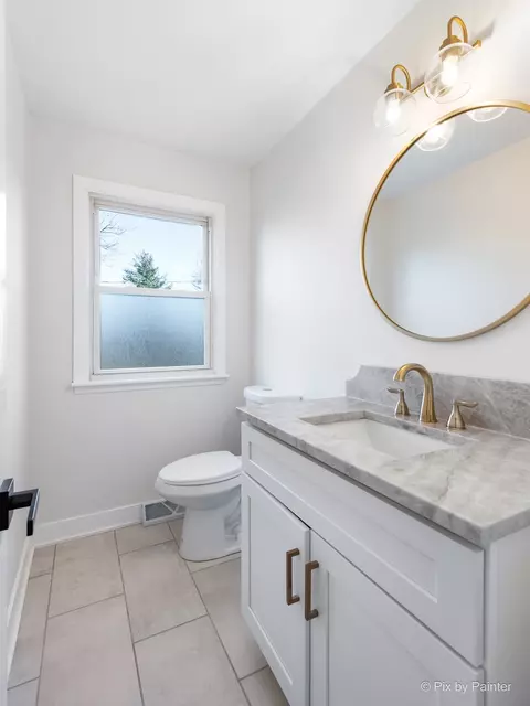 Bath - 443 S Oak Glen Dr, Bartlett, IL 60103 photo 3 of 4