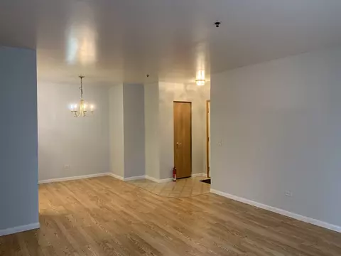 881 N Swift Rd #304, Addison, IL 60101 photo 2
