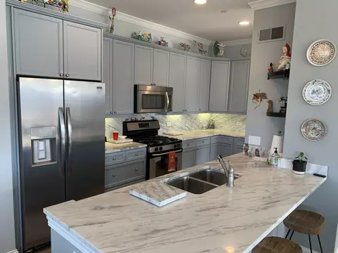 Kitchen - 115 Prairie Park Dr #504, Wheeling, IL 60090 photo 5 of 6