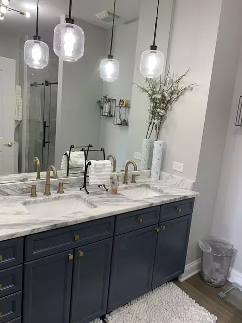 Bath - 115 Prairie Park Dr #504, Wheeling, IL 60090 photo 3 of 4
