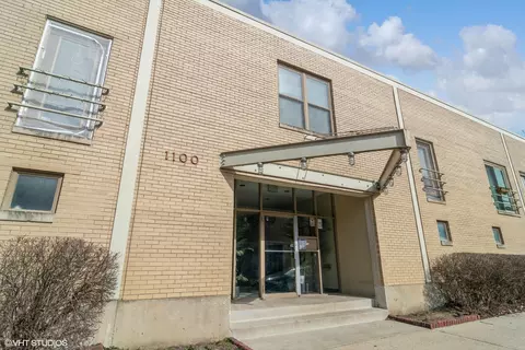 1100 W Cornelia Ave #137, Chicago, IL 60657
