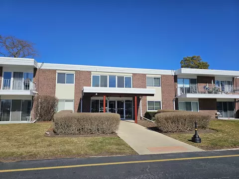 100 Deborah Ln #17A, Wheeling, IL 60090