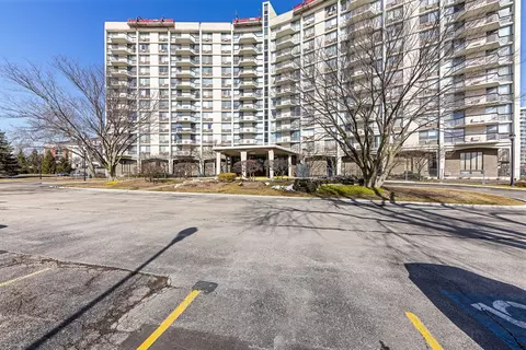 20 N Tower Rd #5J, Oak Brook, IL 60523