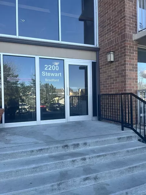 2200 S Stewart Ave #3F, Lombard, IL 60148