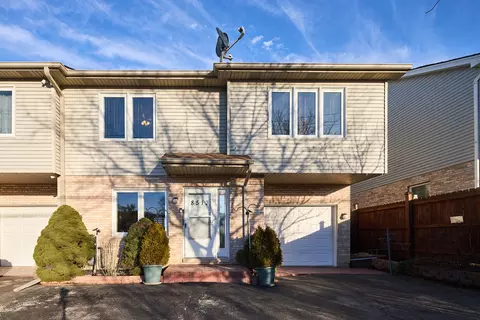 8513 S Roberts Rd, Justice, IL 60458