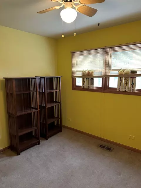 Bedroom - 1145 Aspen St, Hoffman Estates, IL 60169 photo 1 of 5
