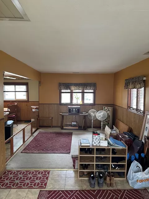 Living - 1145 Aspen St, Hoffman Estates, IL 60169 photo 1 of 4