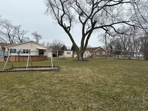 Exterior - 1145 Aspen St, Hoffman Estates, IL 60169 photo 6 of 8