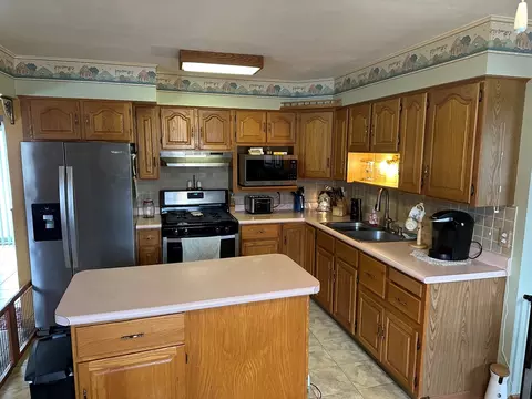 Kitchen - 1145 Aspen St, Hoffman Estates, IL 60169 photo 1 of 1