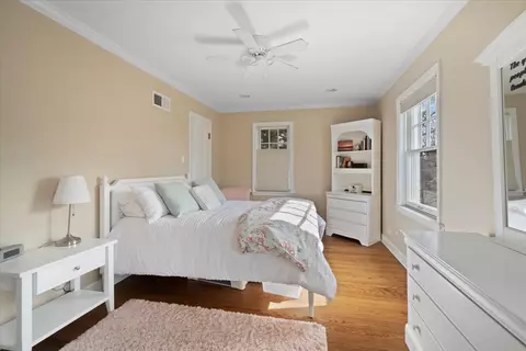 Bedroom - 955 Willow Rd, Winnetka, IL 60093 photo 2 of 3