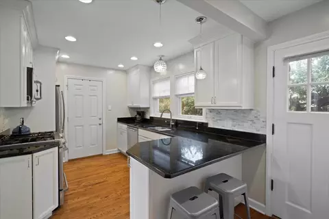 Kitchen - 955 Willow Rd, Winnetka, IL 60093 photo 1 of 3