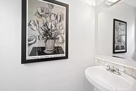 Bath - 955 Willow Rd, Winnetka, IL 60093 photo 1 of 4