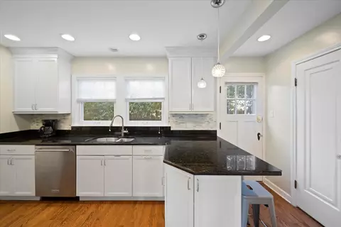 Kitchen - 955 Willow Rd, Winnetka, IL 60093 photo 3 of 3