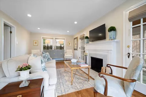 Living - 955 Willow Rd, Winnetka, IL 60093 photo 1 of 4