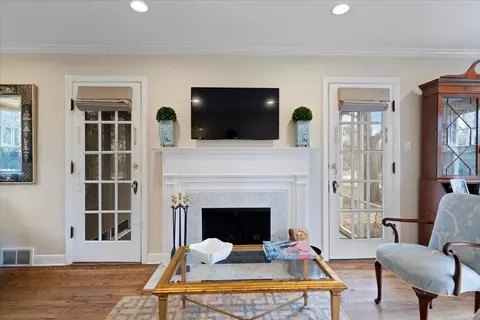 Living - 955 Willow Rd, Winnetka, IL 60093 photo 3 of 4